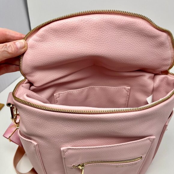 Fawn Design Diaper bag in Vegan blush pink backpack or a messenger bag - Picture 5 of 16